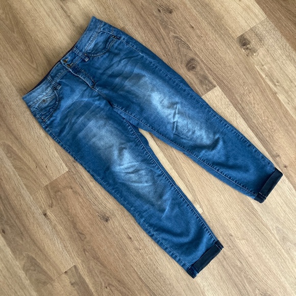 Ankle length butt-lift jeans - Women - Picture 7 of 10